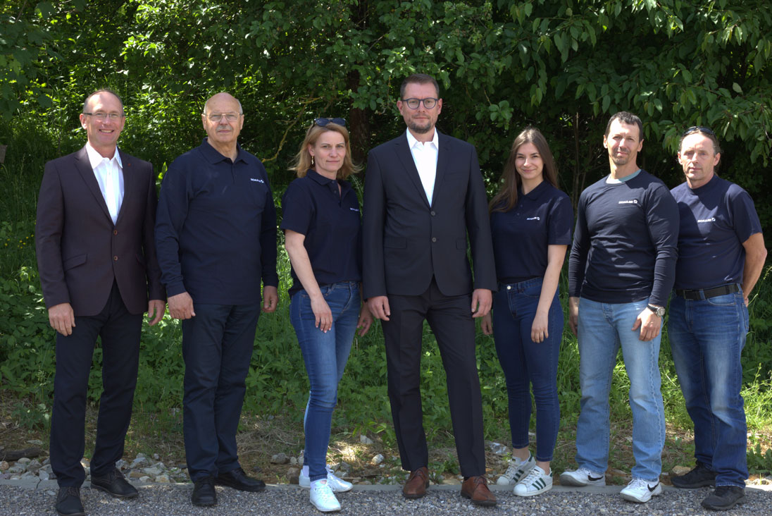 Peter Krajcik (center) and his team from Schuler Service want to make a new start in Slovakia. © Schuler