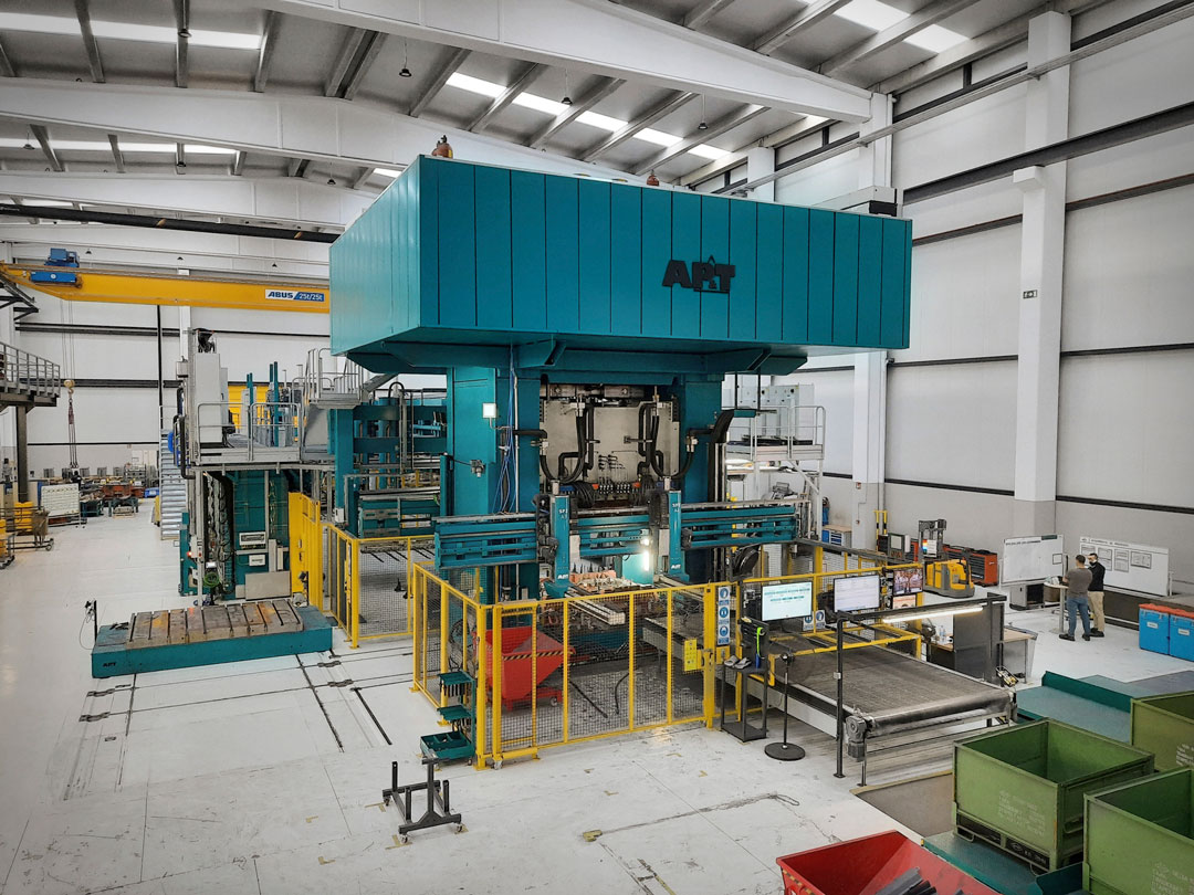 The greatest technological challenge was uniting two new innovations – AP&T's servohydraulic press and TemperBox® – into the same line. Photograph: GEDIA.