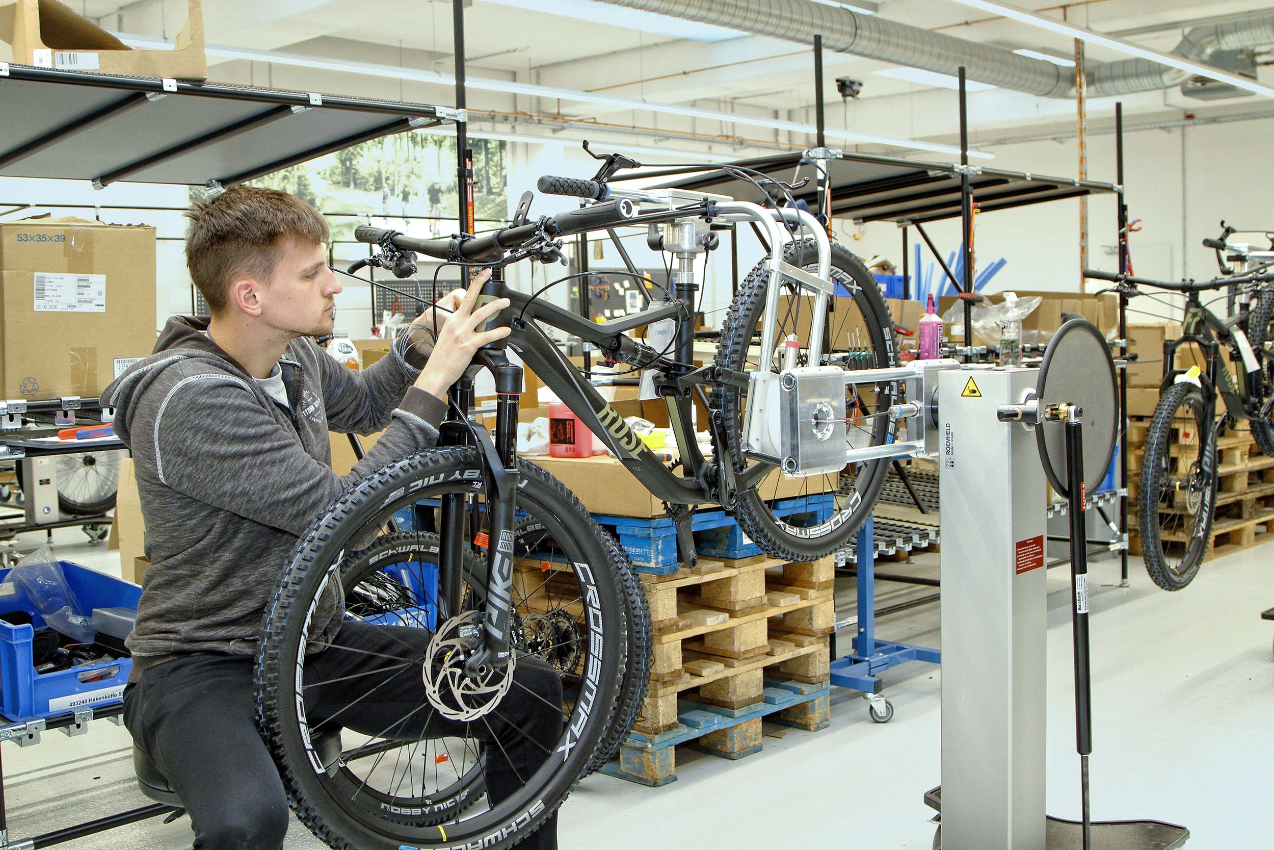 Roemheld Bike Promobils in action at the Bocholt factory of Rose Bikes. Note how the bicycle is secured via the seat tube rather than the frame.
