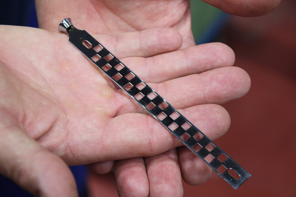 The manufactured components include, for example, sliders that raise a harmonica by a semitone. © Schuler